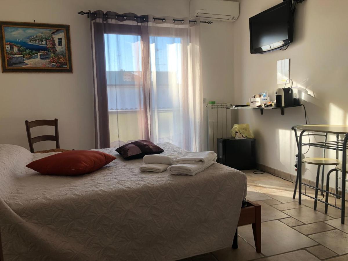 Luxury B&B Resort Anzio Kamer foto